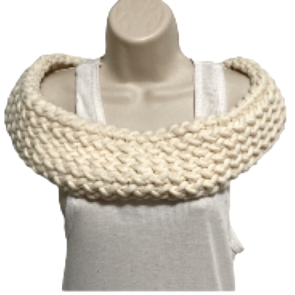 Infinity Circle Scarf Handmade Knitted Thick Chunky Ivory Cream 36 x 5 in
